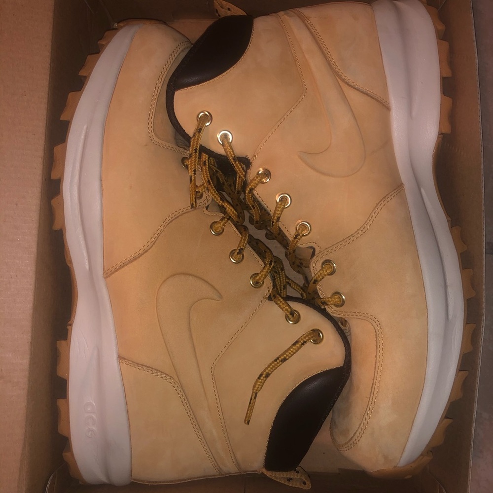 Nike Mens boots size 13